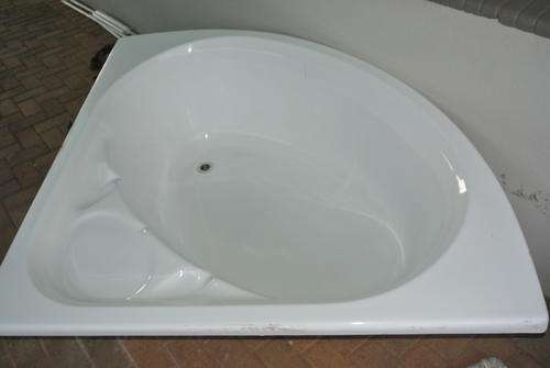 Large Corner Bath and wash basins plus toilet